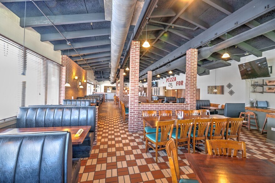 More Photos Of 116 S Larkin Ave, Joliet Restaurant For Sale