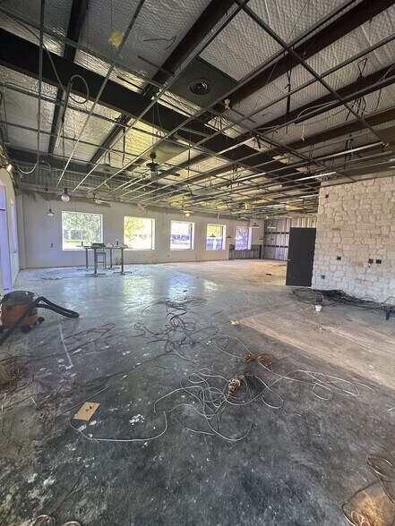 More Photos Of 470 This Way St, Lake Jackson General Retail For Sale