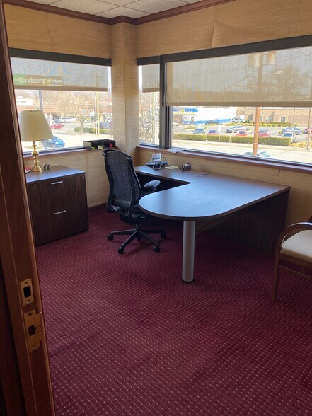 More Photos Of 541 Pierce St, Kingston Bank For Lease