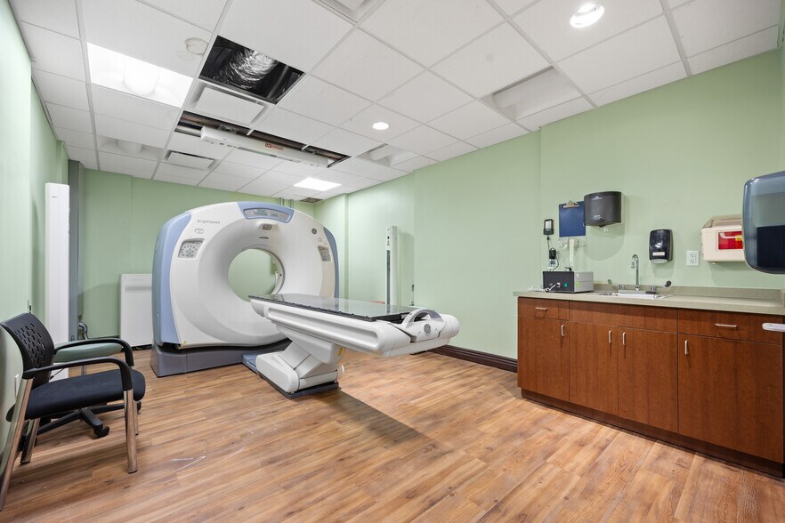More Photos Of 7210 13th Ave, Brooklyn Medical For Lease
