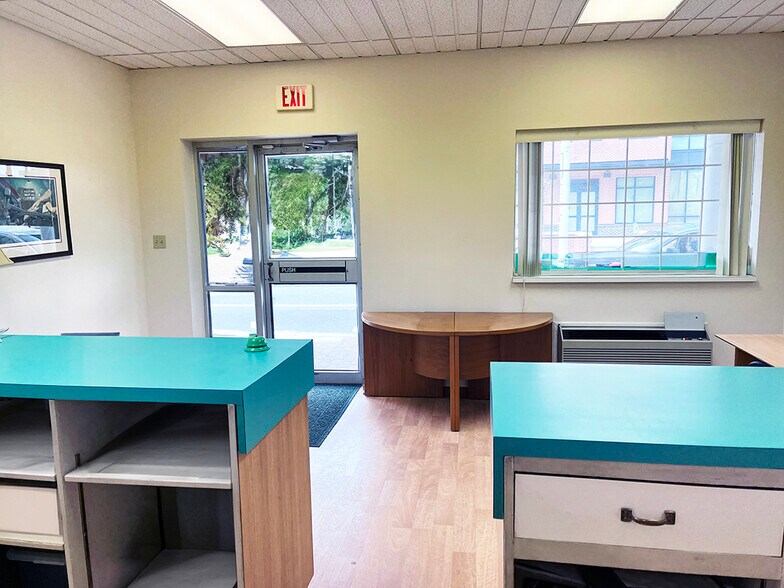 More Photos Of 261 E Main St, Newark Office For Lease