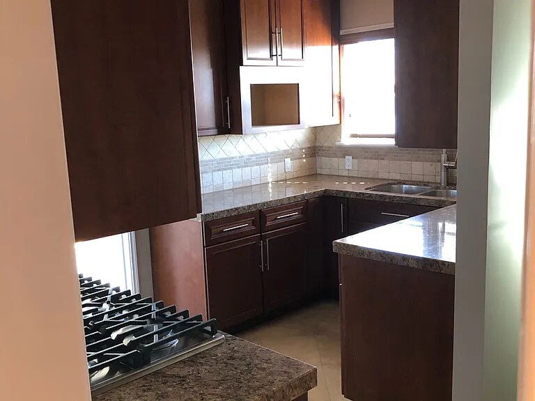 More Photos Of 1202 S Cochran Ave, Los Angeles Apartments For Sale