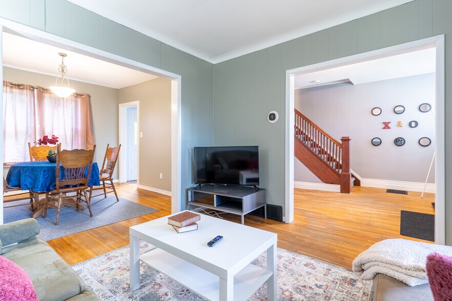 More Photos Of 738 Brock St, Windsor Multifamily For Sale