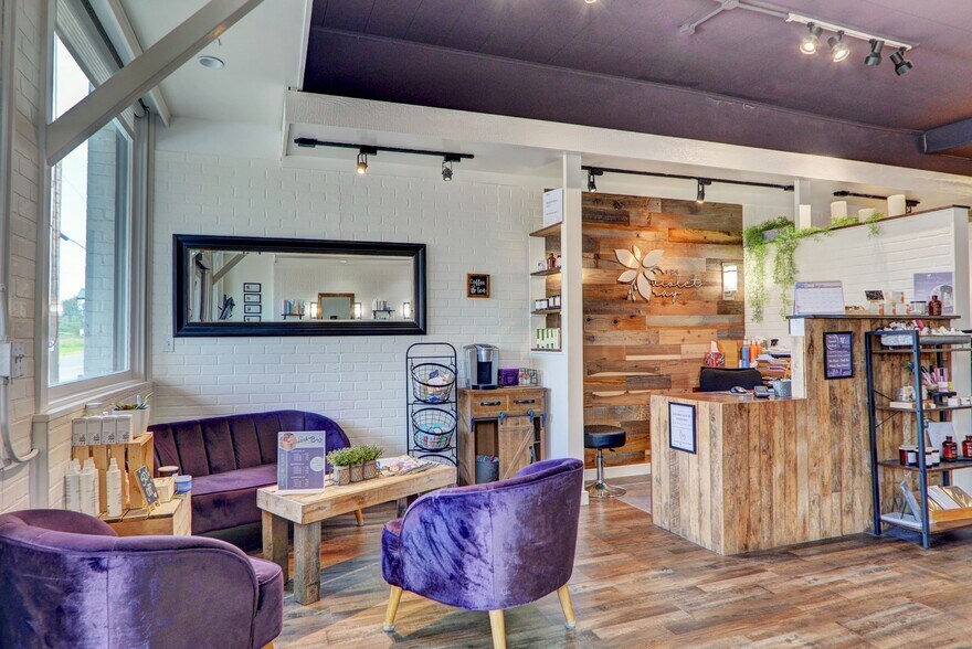 More Photos Of 1415 Pioneer Hwy, Silvana General Retail For Sale