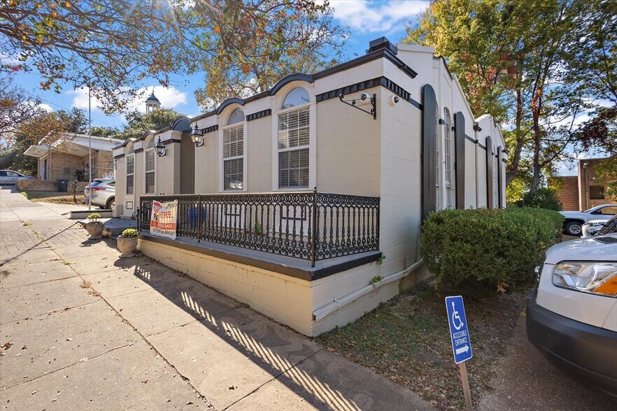 More Photos Of 908 Cherry St, Vicksburg Office For Sale