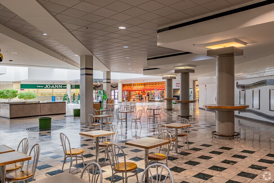 More Photos Of 2917 N Vermilion st, Danville General Retail For Lease