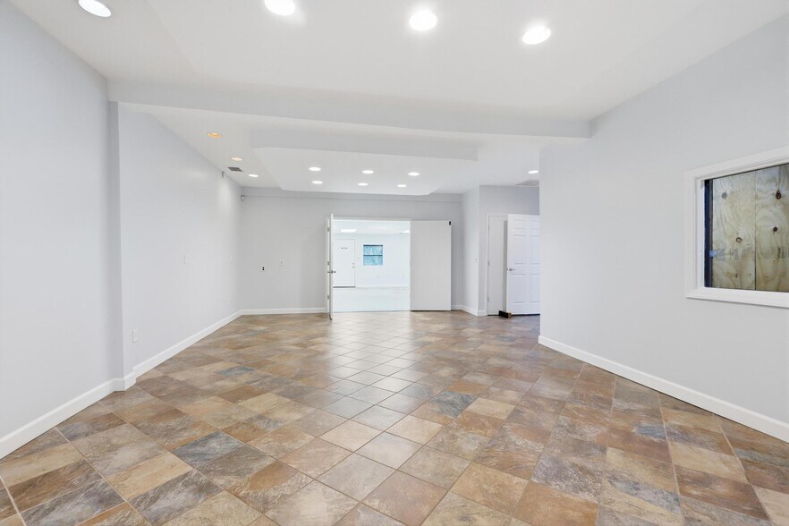 More Photos Of 623 Pleasant St, Lake Helen Flex For Lease
