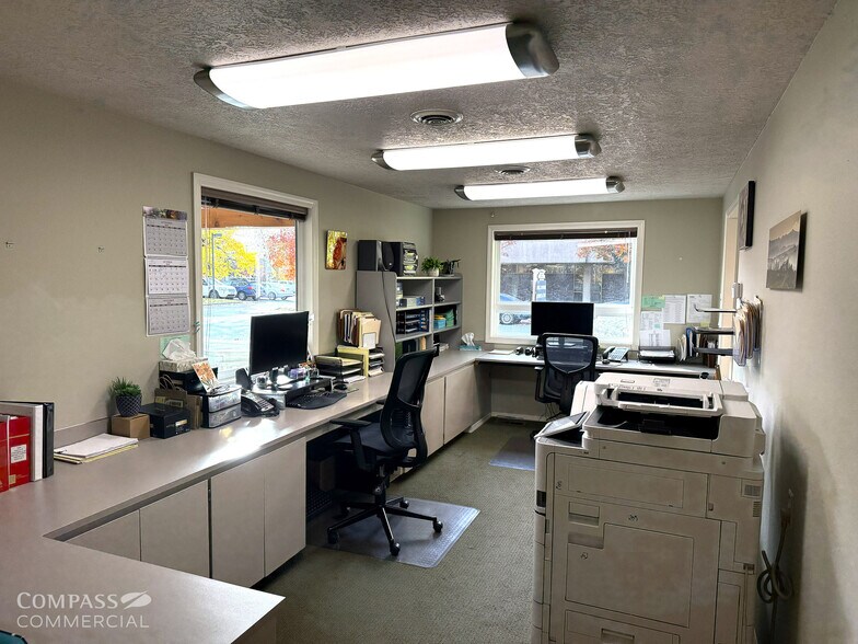 More Photos Of 1222 NE 4th St, Bend Office For Sale