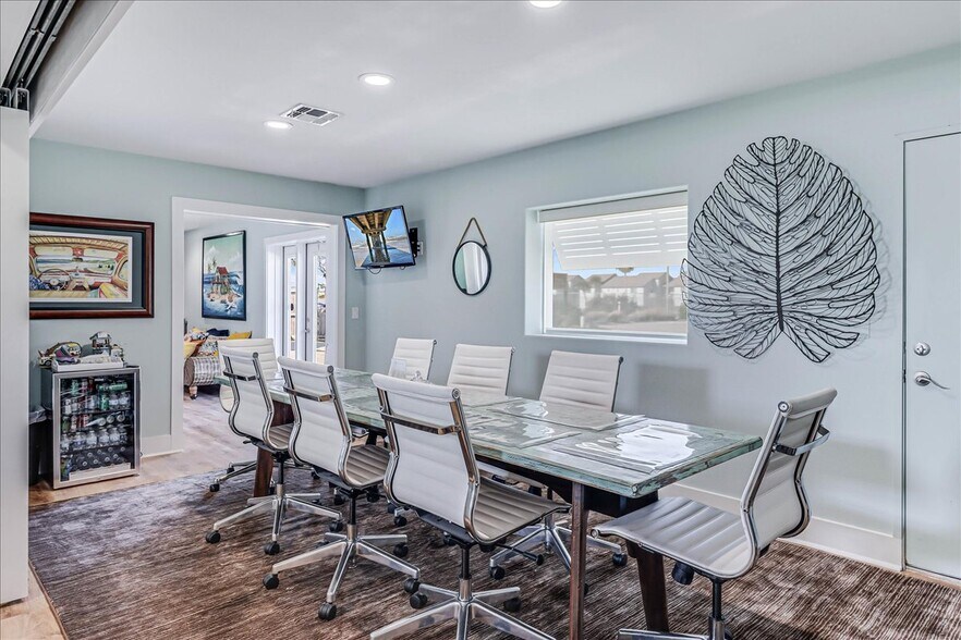 More Photos Of 121 Cut Off Rd, Port Aransas Office For Sale