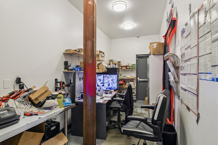 More Photos Of 7571 W Judge Perez Dr, Arabi Freestanding For Sale