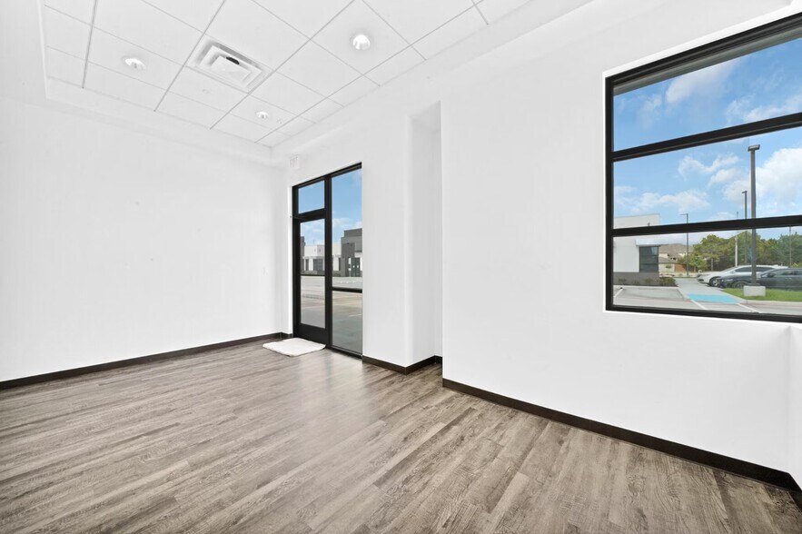 More Photos Of 12280 Broadway St, Pearland Office For Lease