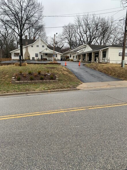 More Photos Of 5905 Slater St, Merriam Office For Lease