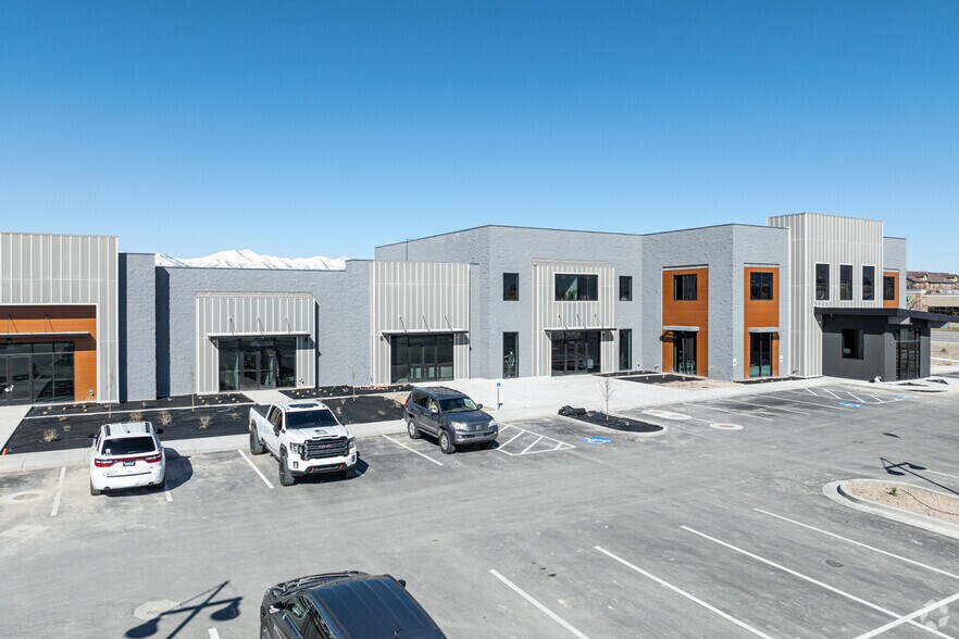 More Photos Of 227 E Crossroads Blvd, Saratoga Springs General Retail For Sale