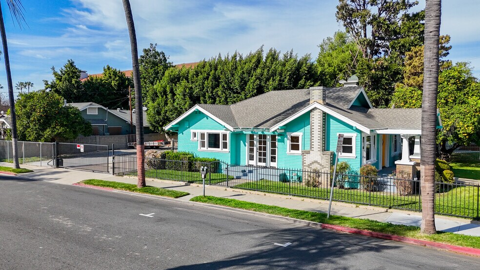 More Photos Of 1204 N Ross St, Santa Ana Office For Sale