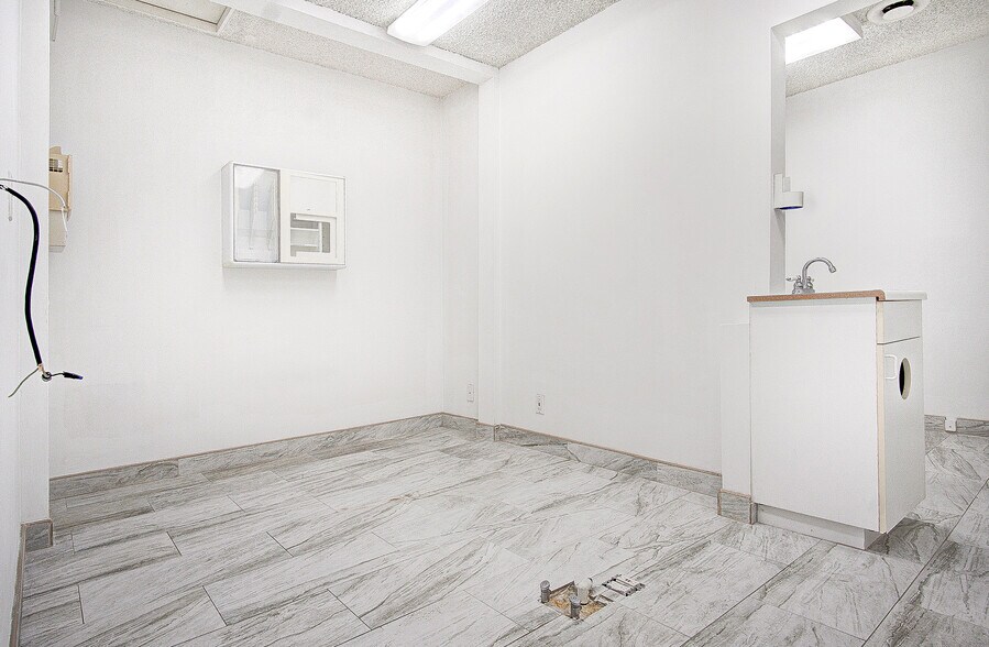 More Photos Of 1521 N Broadway, Santa Ana Medical For Sale