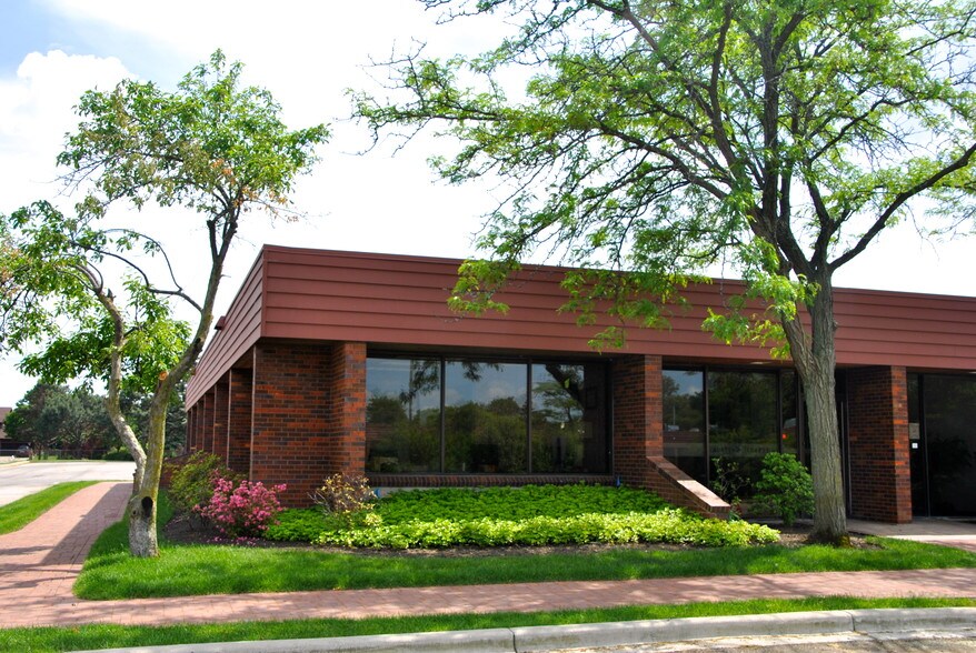 More Photos Of 411 E Business Center Dr, Mount Prospect Office For Lease