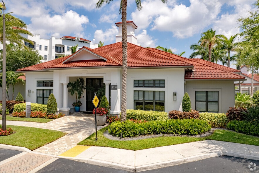 More Photos Of 1351 S Federal Hwy, Boynton Beach Apartments For Lease
