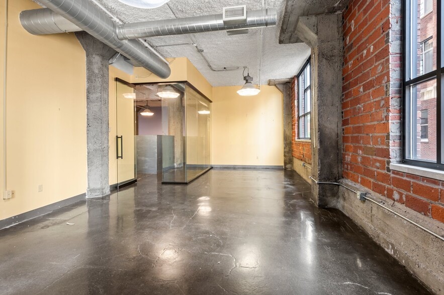 More Photos Of 718 Washington Ave N, Minneapolis Loft Creative Space For Sale