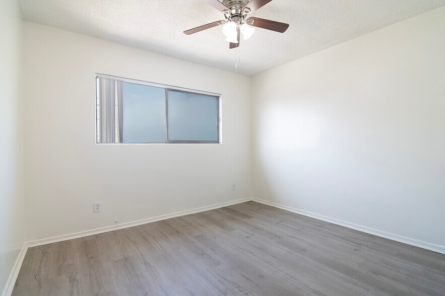 More Photos Of 903 N Heliotrope Dr, Los Angeles Apartments For Sale