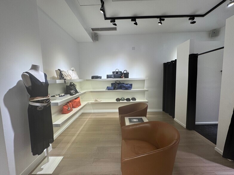 More Photos Of 218 S Mill St, Aspen Storefront For Lease