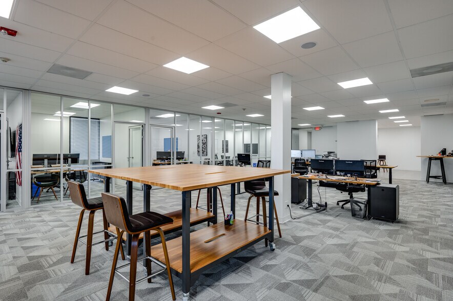 More Photos Of 14665 Midway Rd, Addison Office For Lease