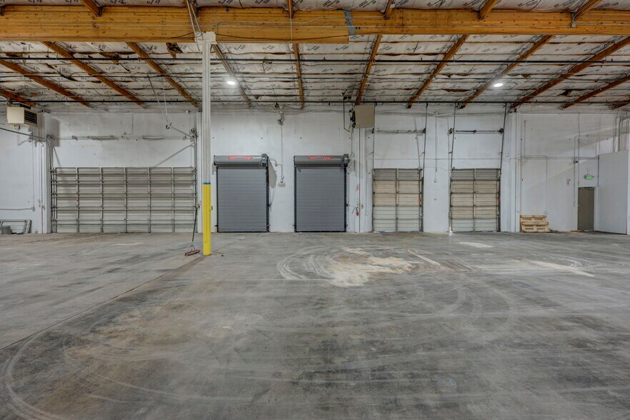 More Photos Of 575-585 Reactor Way, Reno Distribution For Lease