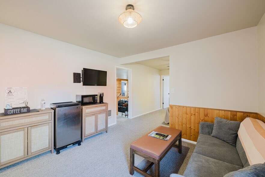 More Photos Of 925 Lamoille Hwy, Lamoille Hotel For Sale