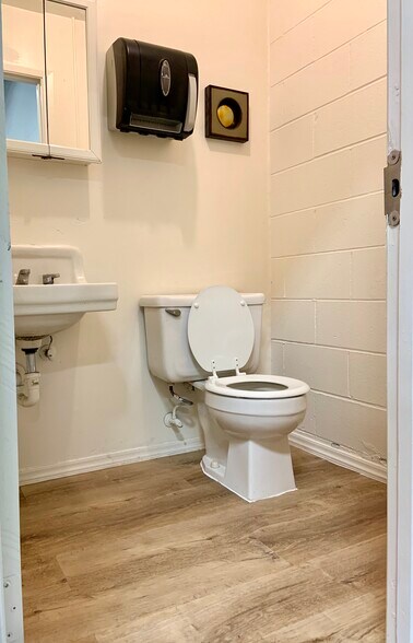 More Photos Of 169 Otto Cir, Sacramento Service For Sale