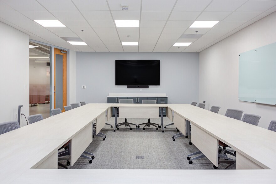 More Photos Of 5151 Glenwood Ave, Raleigh Unknown For Lease