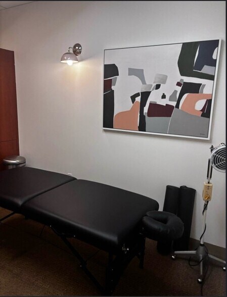 More Photos Of 555 Front St, San Francisco Office For Lease