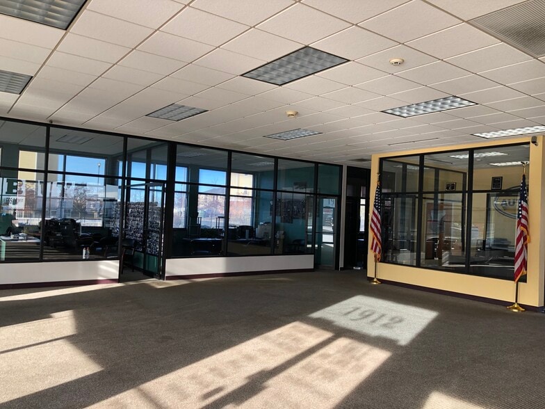 More Photos Of 1910 Moreland Blvd, Champaign Auto Dealership For Sale