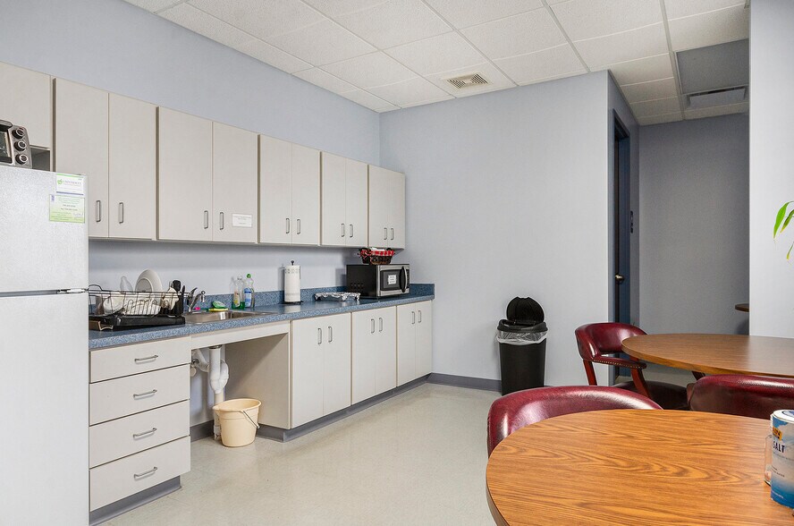 More Photos Of 9475 N Holly Rd, Grand Blanc Medical For Sale