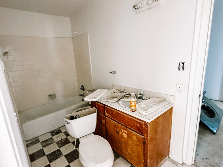 More Photos Of 1010 N Eufaula Ave, Eufaula Hotel For Sale