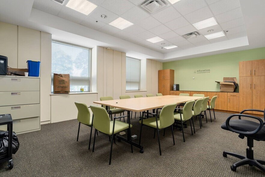 More Photos Of 141 Mansion Dr, Walpole Office For Sale