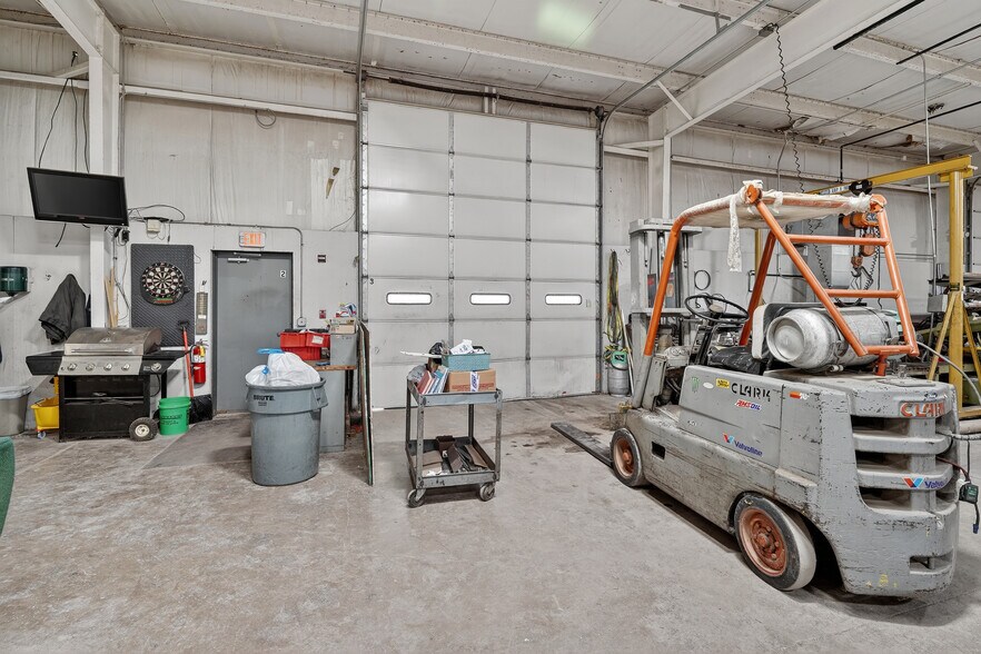 More Photos Of 808 Hicks Dr, Elburn Industrial For Sale