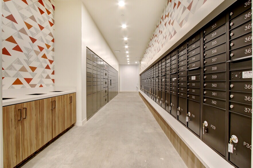 More Photos Of 6625 Reseda Blvd, Reseda Apartments For Lease