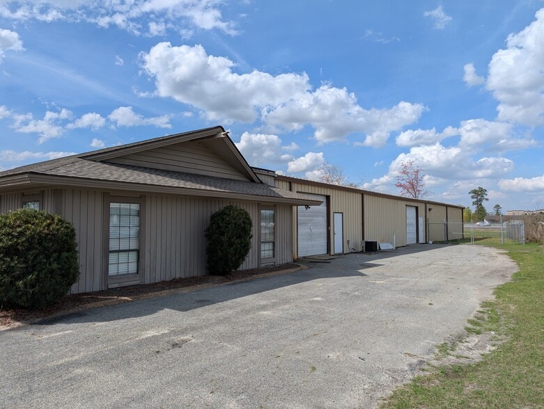 More Photos Of 4168 Old US 41 N, Valdosta Light Distribution For Lease