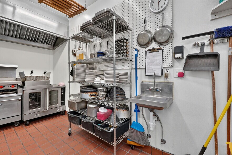 More Photos Of 615 S 1st Ave, Pocatello Restaurant For Sale