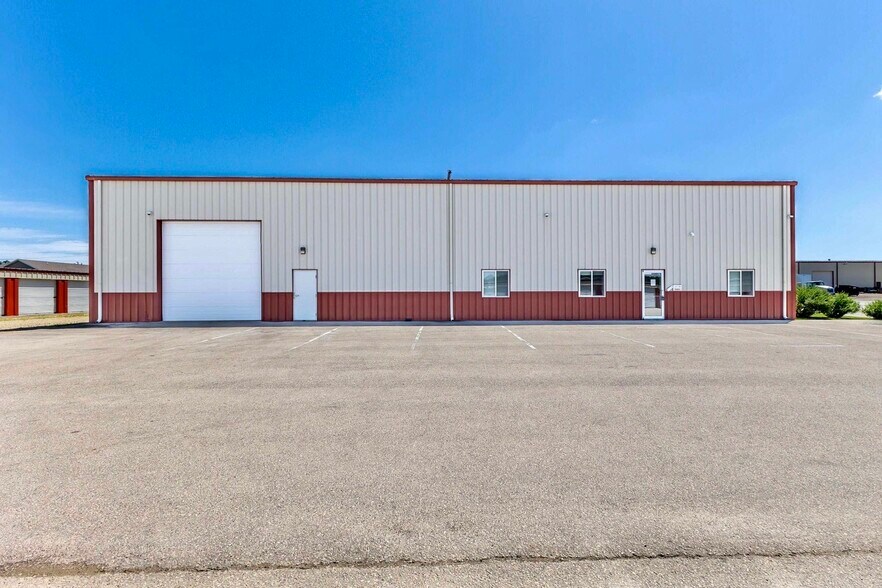 Primary Photo Of 8301 Seippel Ct, Dubuque Flex For Lease