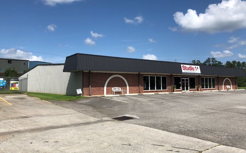 Primary Photo Of 7559 Blue Ridge Dr, Blue Ridge Self Storage For Sale