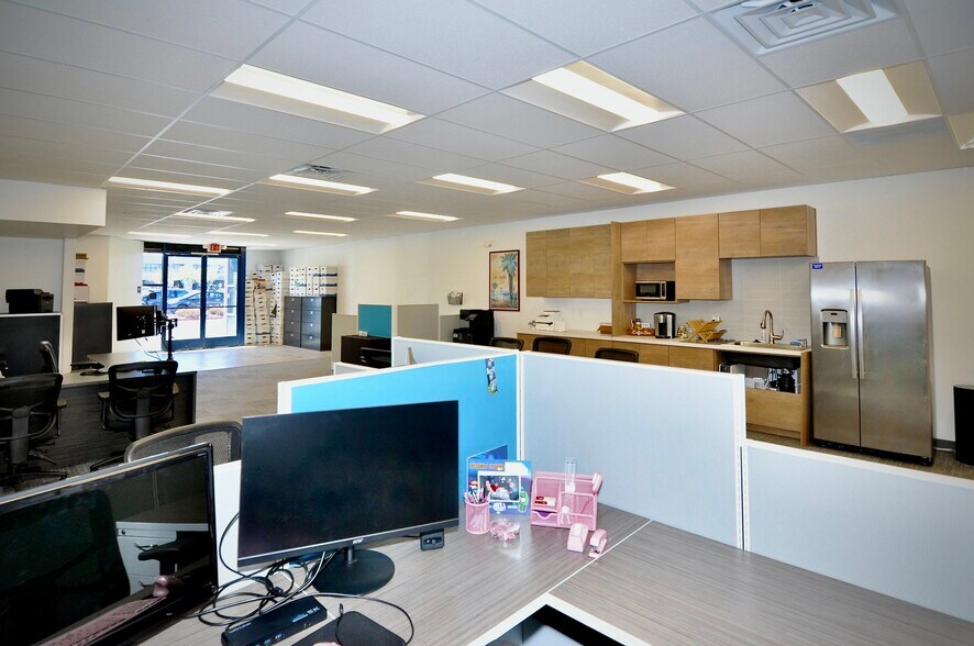 More Photos Of 9520 Padgett St, San Diego Light Manufacturing For Lease