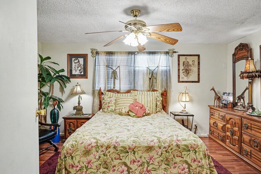 More Photos Of 209 Osborne St, Saint Marys Flex For Sale