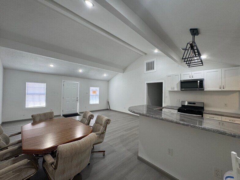 More Photos Of 2924 Byley Blvd, Orange Assisted Living For Lease