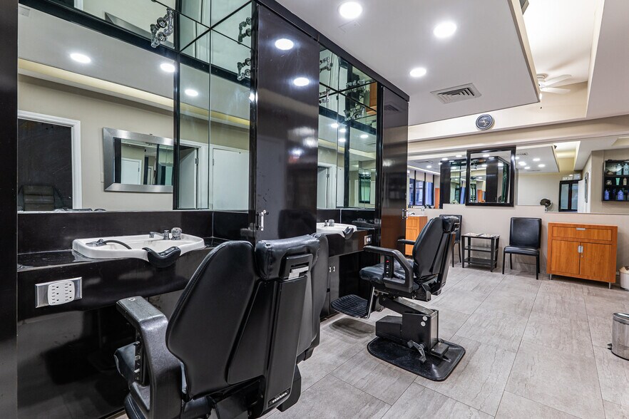 More Photos Of 405 N Wabash Ave, Chicago Office For Sale