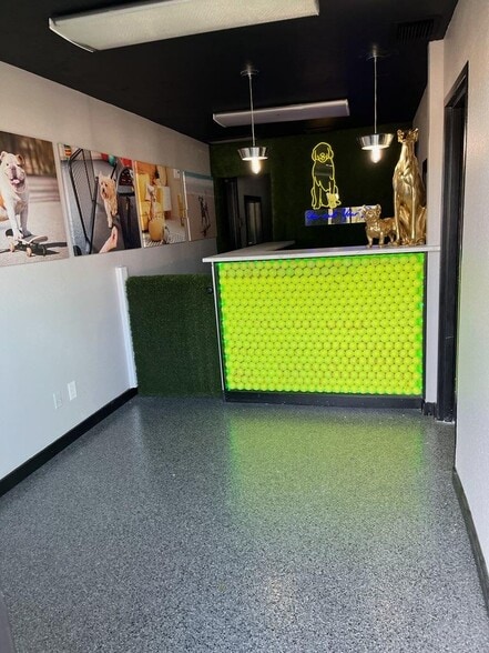 More Photos Of 1900 N Washington Blvd, Sarasota Flex For Sale