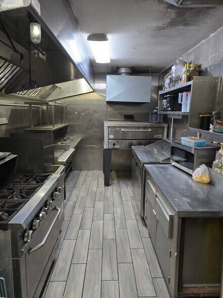 More Photos Of 301 W Main St, Avondale Restaurant For Lease