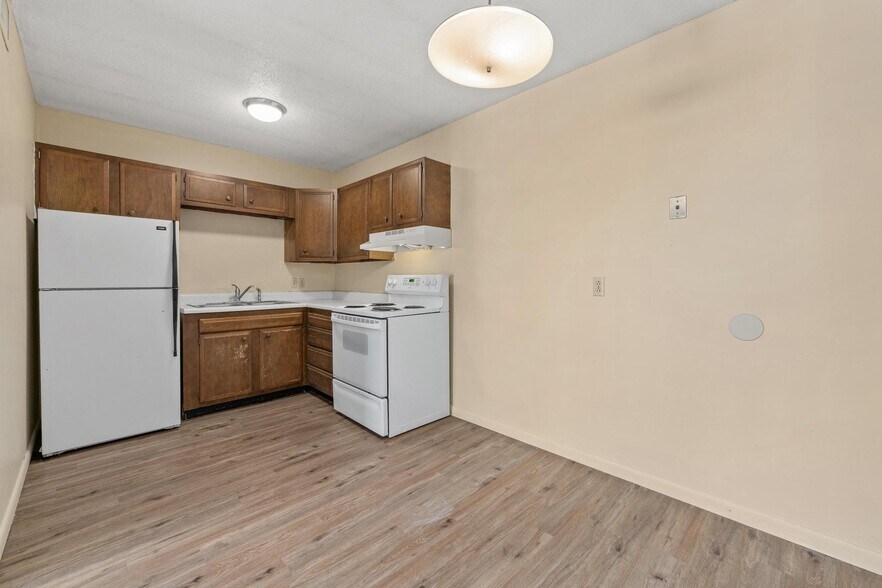 More Photos Of 103 E 7th Ave, South Hutchinson Apartments For Sale