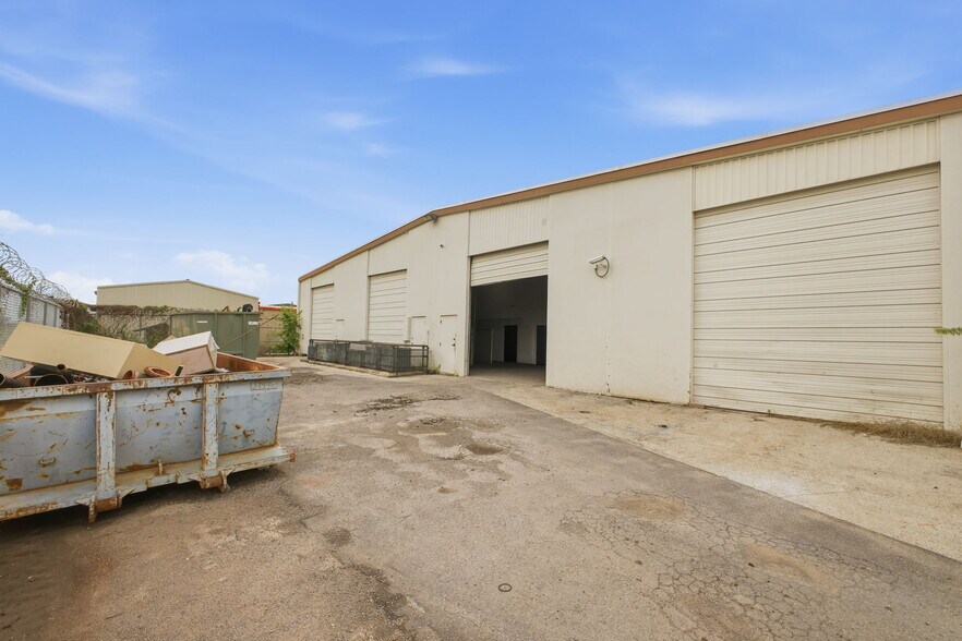 More Photos Of 2110 Mannix Dr, San Antonio Light Distribution For Sale