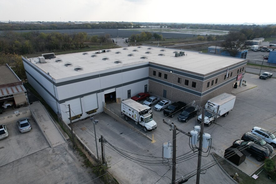 More Photos Of 3940 N Panam Expy, San Antonio Industrial For Lease