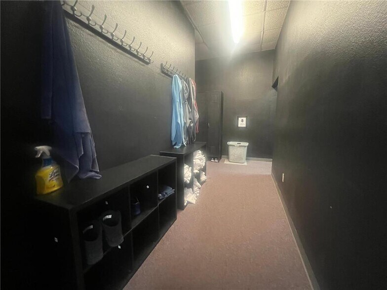 More Photos Of 105 S Mantorville Ave, Kasson Service For Sale